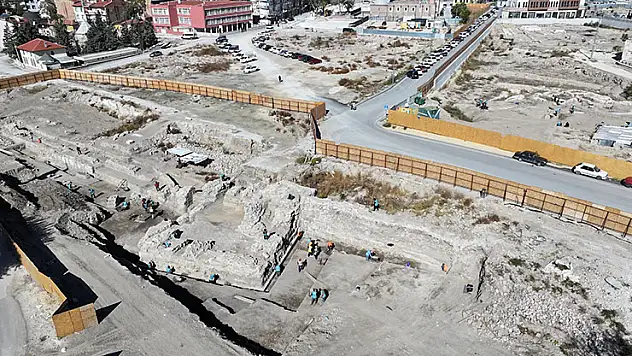 Konya'nın Selçuklu dönemi kale kapılarından birinin temeli ortaya çıkarıldı