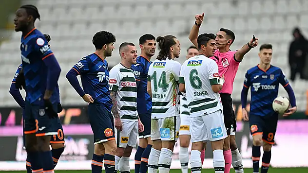 Konyaspor, 2-0 önde olduğu maçta Başakşehir'e yenildi  
