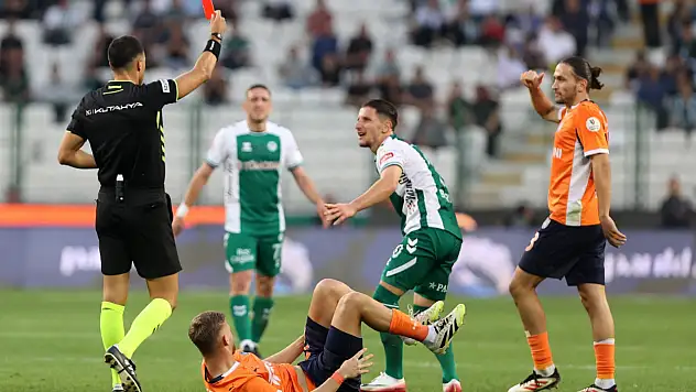 Konyaspor 3 kez kızardı!