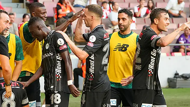 KONYASPOR, 3 SIRA YÜKSELDİ
