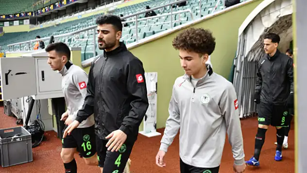 Konyaspor Akademi'de meyveler toplanıyor