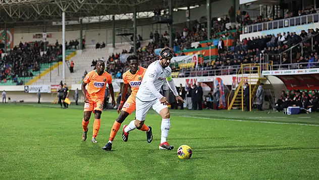 Konyaspor Alanyaspor'da son dakikada yenildi!