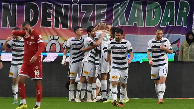 Konyaspor Antalyaspor'la berabere kaldı (1-1) 