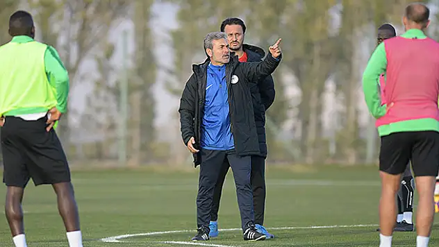Konyaspor, Aykut Kocaman ile ilk çalışmasını yaptı