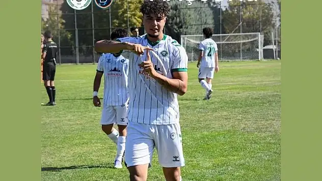 Konyaspor, Başakşehir'i 5 dakikada devirdi!