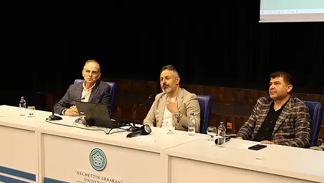 Konyaspor Başkanı Ömer Korkmaz, öğrencilerle bir araya geldi
