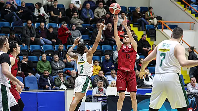 KONYASPOR BASKET ÇAYIROVA ÖNÜNDE