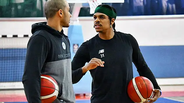 KONYASPOR BASKET'TE ANADOLU EFES MESAİSİ