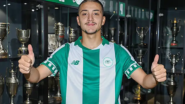 Konyaspor Berke Çelik için imza töreni düzenledi