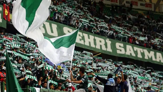 Konyaspor'da karikatürlü istifa çağrısı