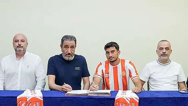 Konyaspor'da yaprak dökümü: Genç futbolcu imzayı attı!