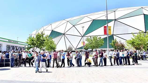 Konyaspor'da yeni sezon kombineleri satışa çıktı