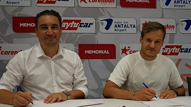 Konyaspor'dan ayrılan Deni Milosevic Antalyaspor'a imza attı
