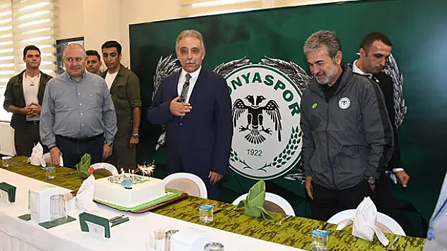 Konyaspor'dan Vali Toprak'a doğum günü sürprizi