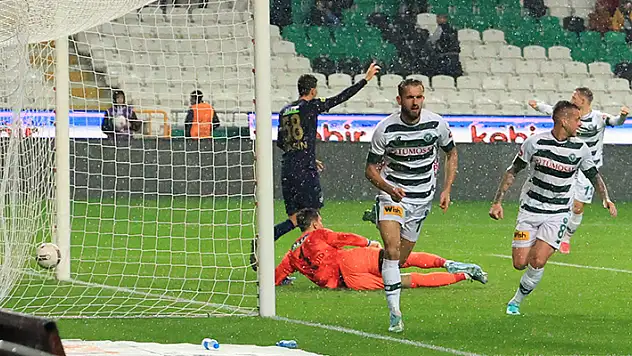 Konyaspor, duran toptan 2 gol attı!