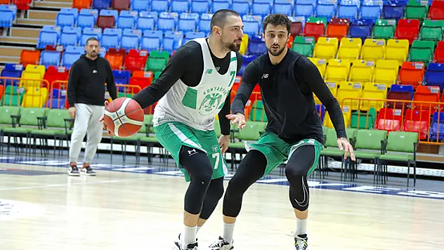 Konyaspor, Fenerbahçe önünde
