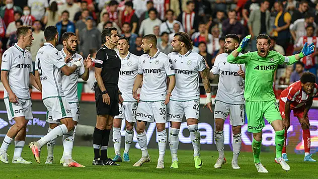 KONYASPOR FIRSAT TEPTİ!