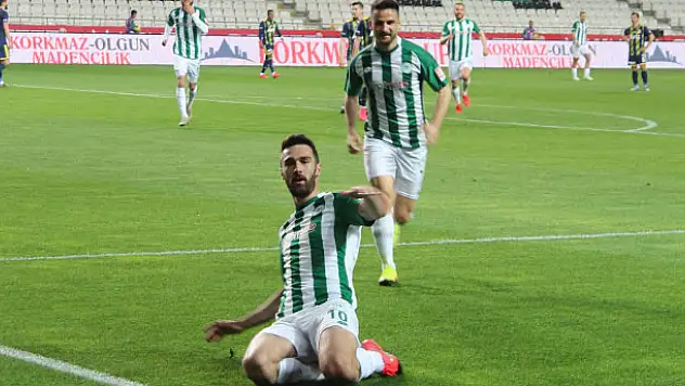 Konyaspor, galibiyet özlemini Fenerbahçe maçıyla giderdi