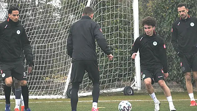 Konyaspor, Göztepe hazırlıklarına yapılan antrenmanla devam etti