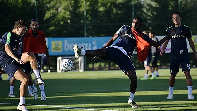 Konyaspor, günü çift idmanla tamamladı