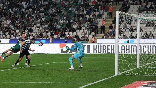 Konyaspor hem atıyor, hem yiyor!