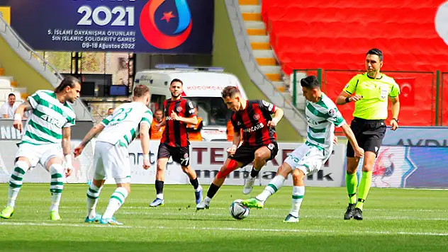 Konyaspor ikincilik yarışında yara aldı