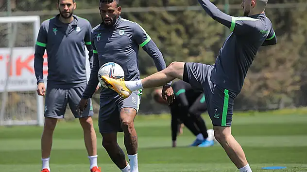 Konyaspor İstanbul seferine çıkıyor 