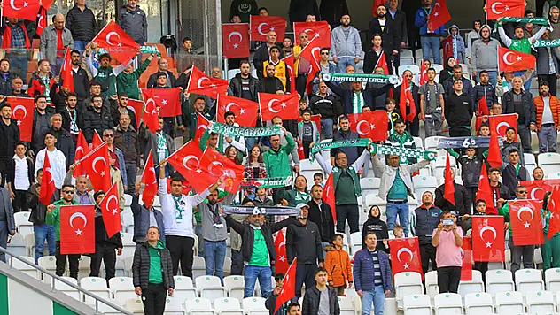 Konyaspor-Kasımpaşa maçını 10 bin kişi izledi