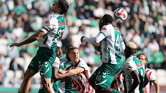 Konyaspor kaybetmesine karşın yerini korudu