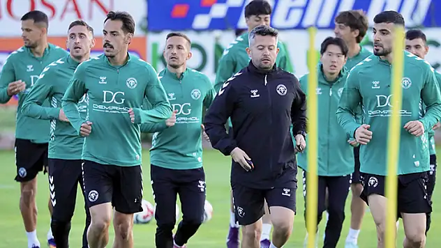 Konyaspor, Kocaelispor'a bileniyor