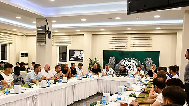 Konyaspor Kulübü Başkanı Özgökçen futbolcularla bir araya geldi: