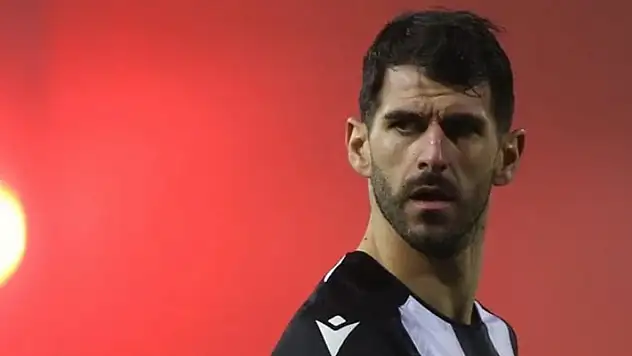 Konyaspor, Nelson Oliveira ile sözleşme imzaladı
