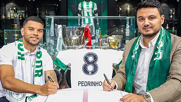 Konyaspor, Pedrinho'yu renklerine bağladı 
