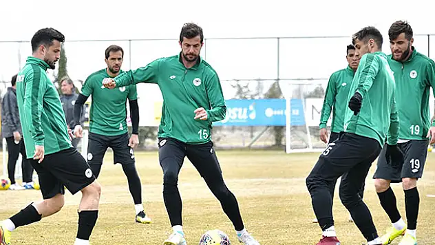 Konyaspor sahaya çıkmaya hazırlanıyor