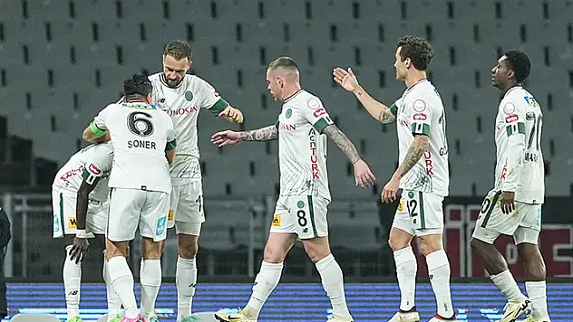 Konyaspor sonunu getiremiyor!