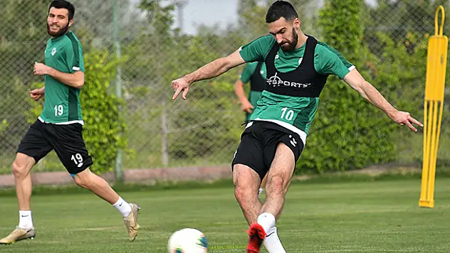 Konyaspor şut çalışıyor