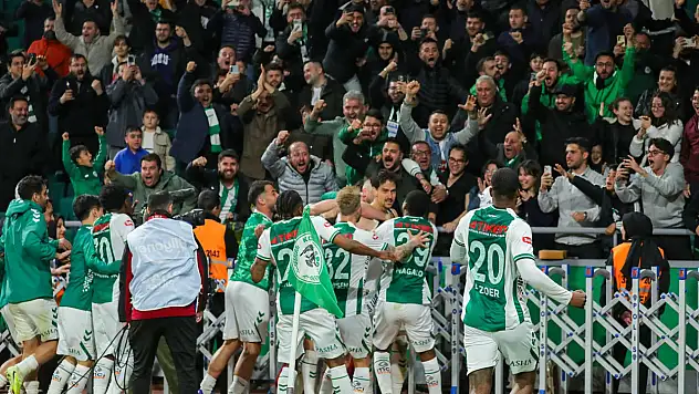 Konyaspor taraftarına veda ediyor