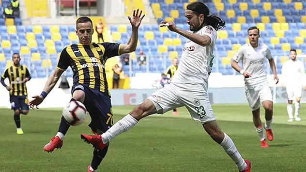 Konyaspor taraftarının alınmadığı maça yeşil-beyazlı yönetim büyük ilgi gösterdi
