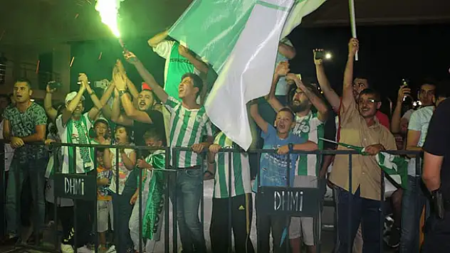 Konyaspor taraftarlar oyuncuları meşale ile karşılayacak
