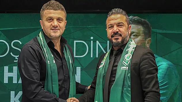 Konyaspor, teknik direktör Hakan Keleş ile imza töreni düzenledi
