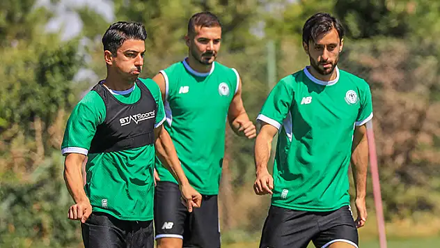 KONYASPOR TOPBAŞI YAPIYOR
