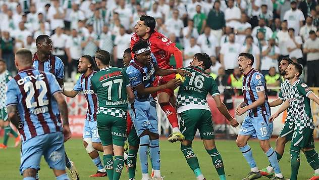 Konyaspor, Trabzon'a evinde boyun eğmiyor