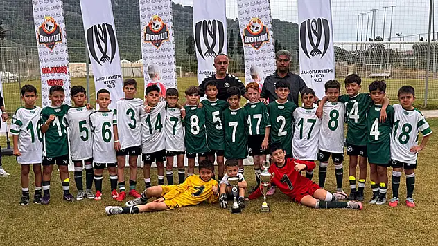 Konyaspor U10 Takımı, Antalya'da şampiyon oldu