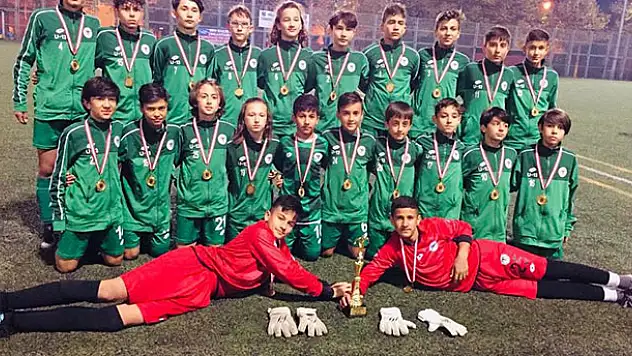 Konyaspor U13 takımı Kocaeli'de şampiyon oldu