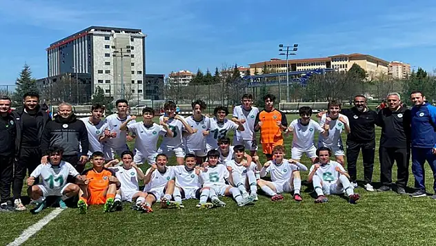 Konyaspor U14 G.Saray önünde