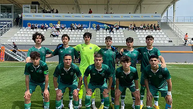 Konyaspor U16 şampiyonluk için sahada