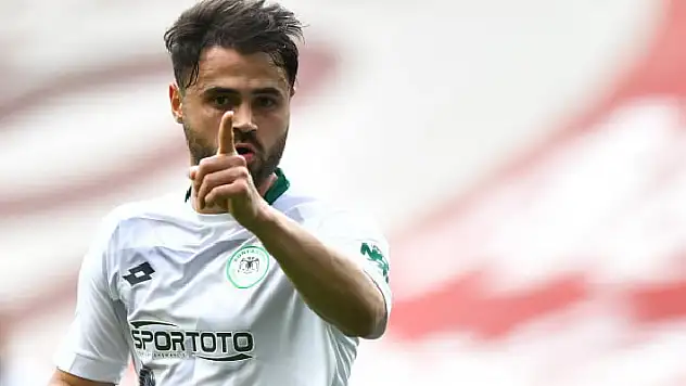 Konyaspor'un futbolcusu Ahmet Çalık, trafik kazasında hayatını kaybetti