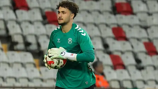 Konyaspor'un genç file bekçisi aylar sonra forma giydi