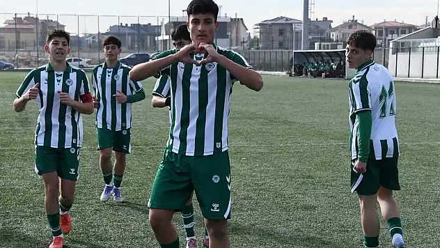 Konyaspor'un genç ismi gol krallığı tacını taktı