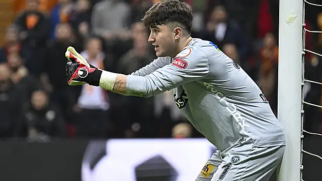 Konyaspor'un  genç kalecisi Deniz Ertaş ilk Süper lig maçında devleşti